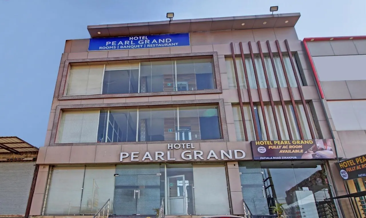 ***  Treebo Trend Pearl Grand Zirakpur Hotel India