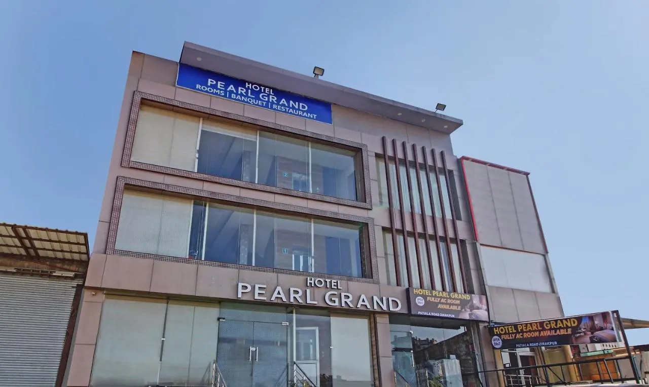 Treebo Trend Pearl Grand Zirakpur Hotel 3*,  India